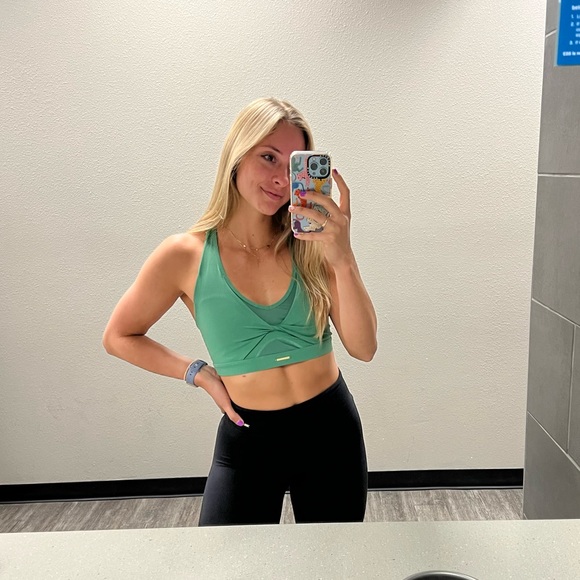 Meet your Posher, Cassie - Picture 4 of 5